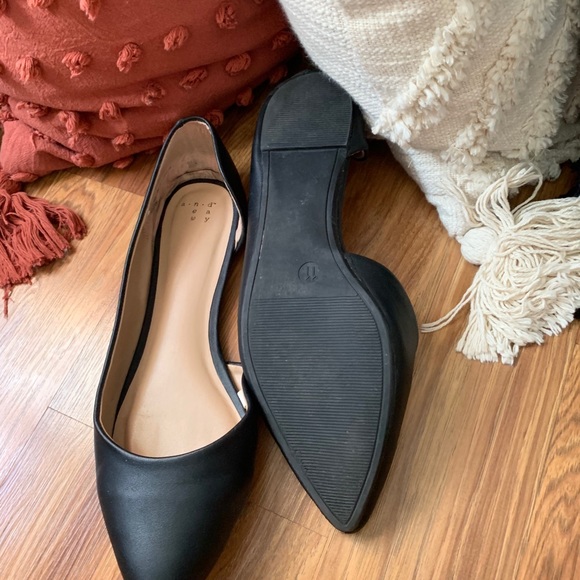 Black Pointed Flats - Picture 2 of 2